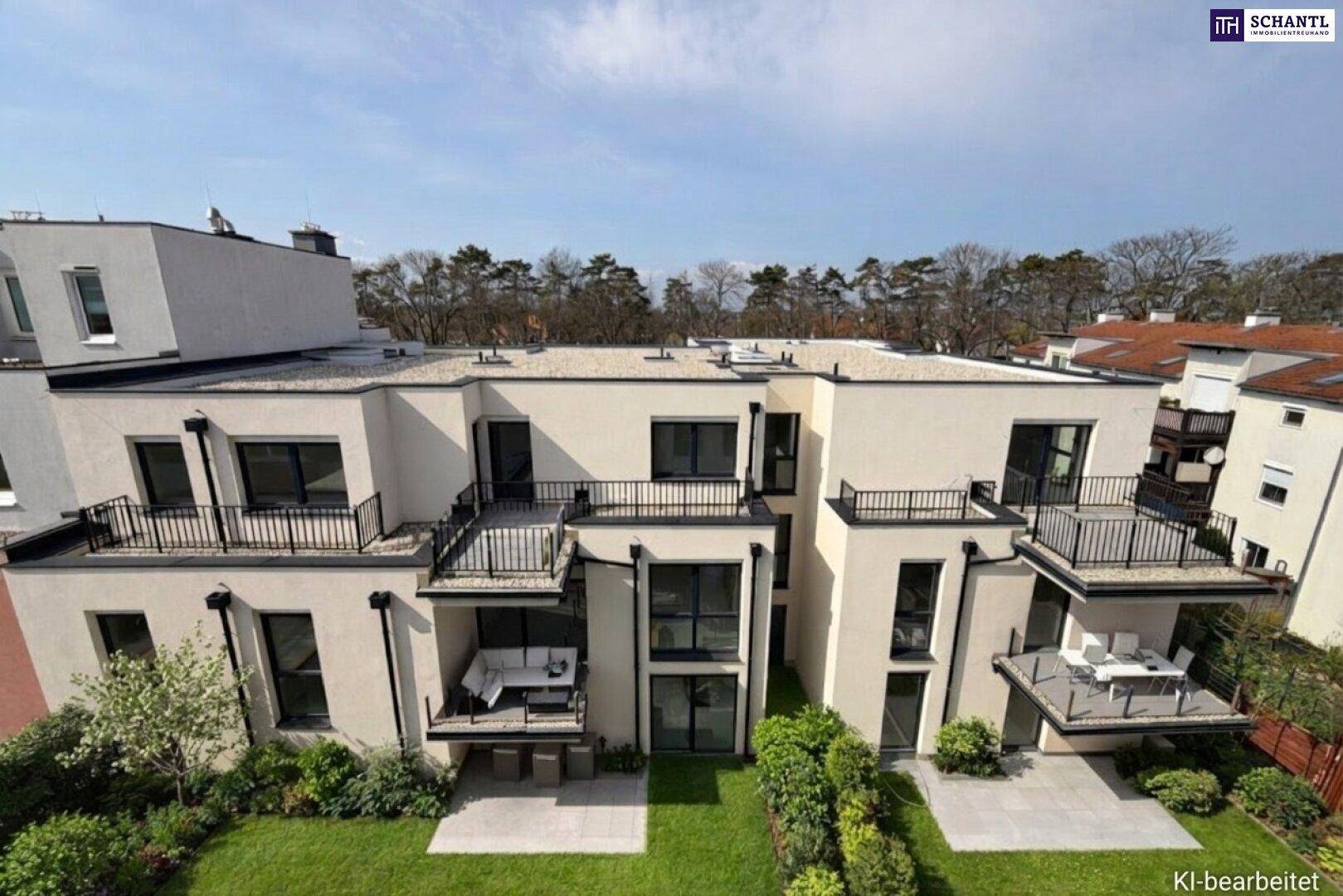 Moderne Wohnanlage mit mehreren Balkonen, Terrassen und gepflegten Grünflächen.
