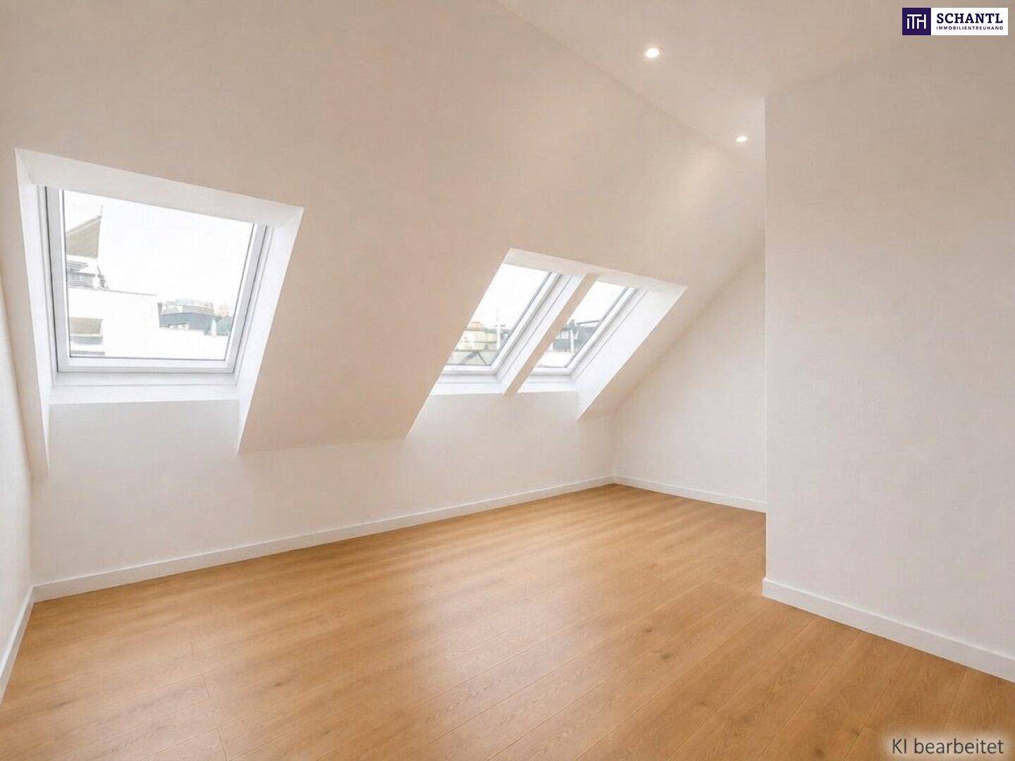 Helles Zimmer mit Holzboden, Dachschrägen und zwei großen Dachfenstern für viel Tageslicht.
