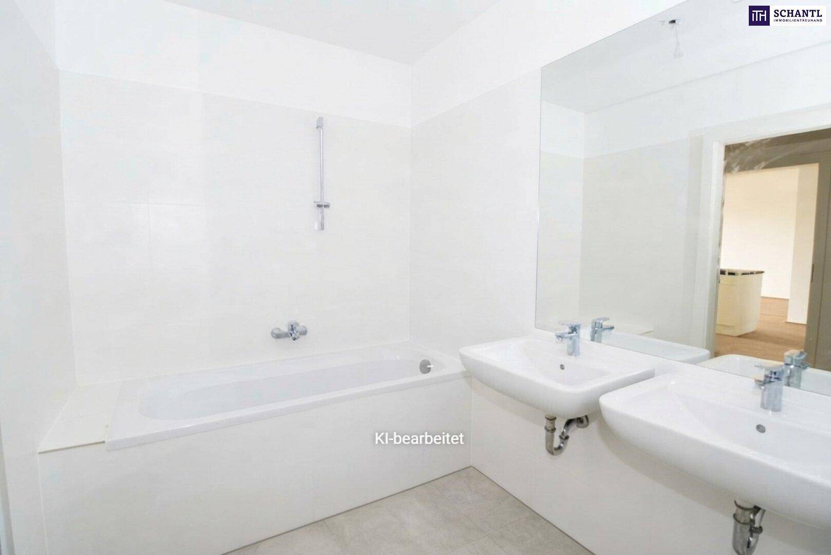 Sauber gefliestes Badezimmer mit integrierter Badewanne und zwei Waschbecken unter einem breiten Spiegel.