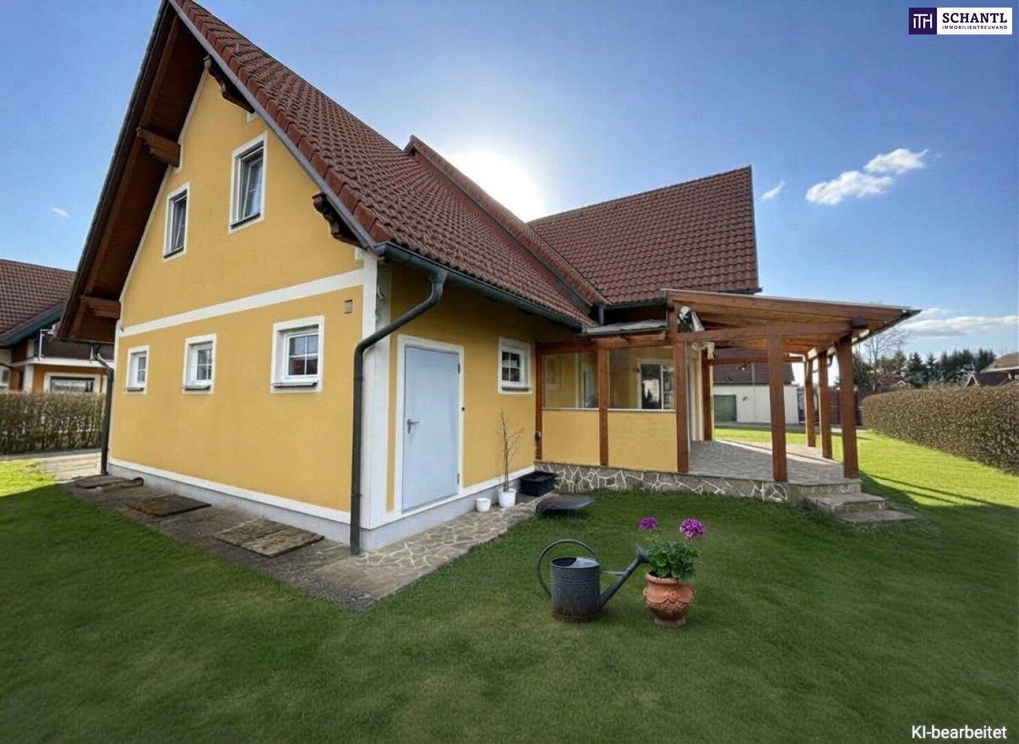 Sonniges Einfamilienhaus mit überdachter Terrasse und gepflegtem Gartenbereich.