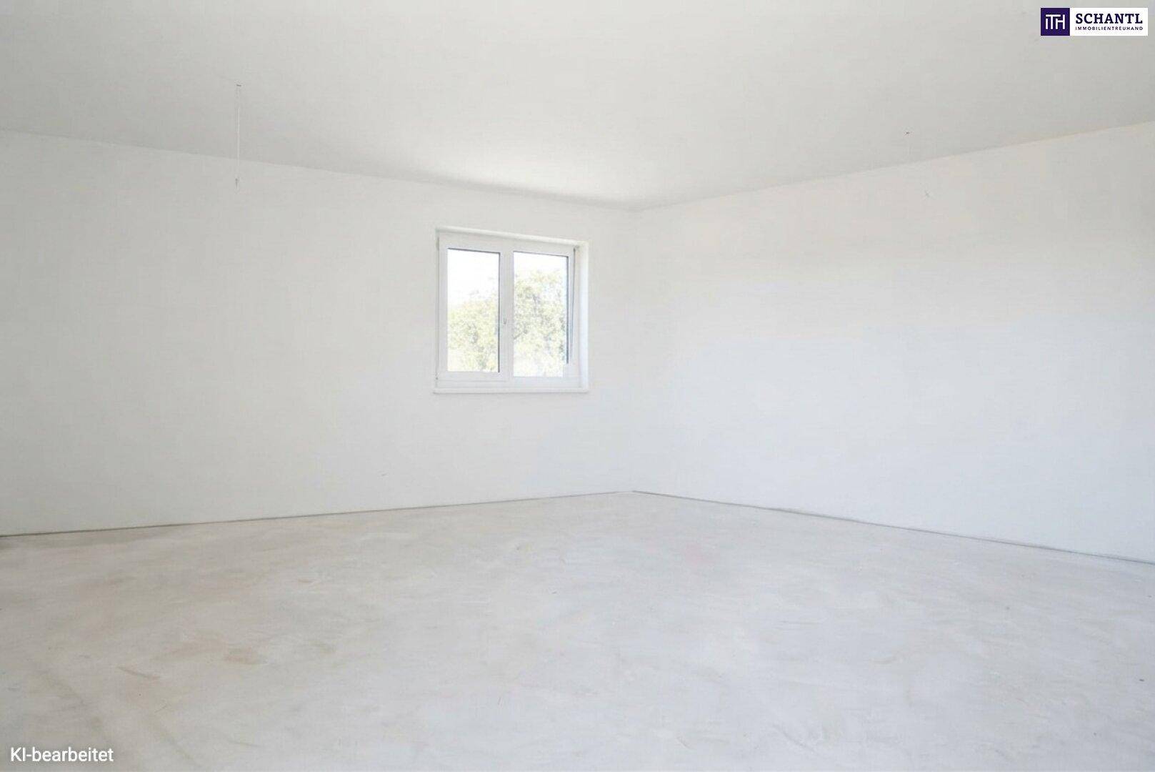 Heller, unmöblierter Raum im Neubau mit einem Fenster und viel Tageslicht.