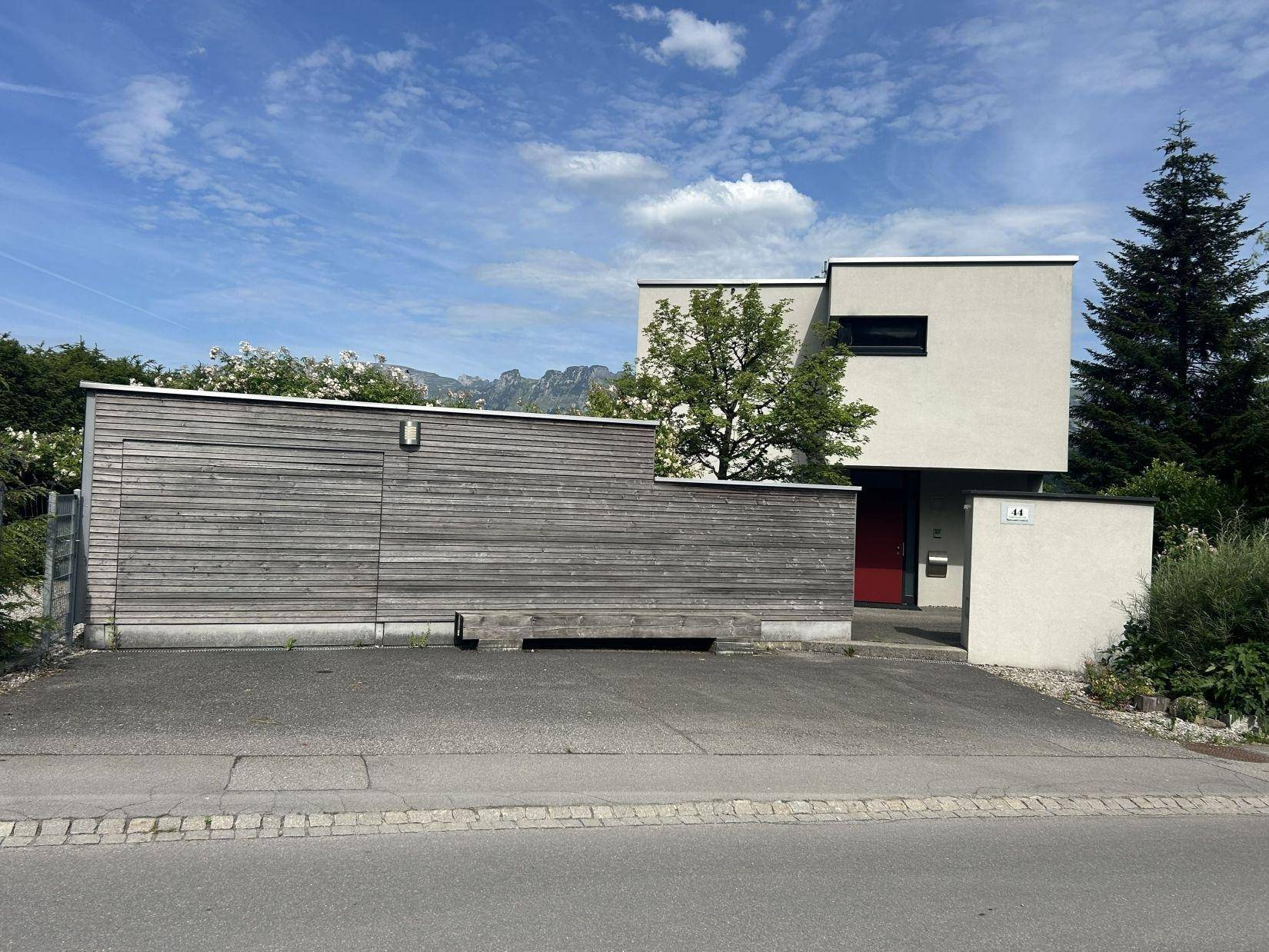 Villa in ruhiger Lage, an der Grenze zu Liechtenstein, Zweitwohnsitz möglich, für Individualisten! - Mehr