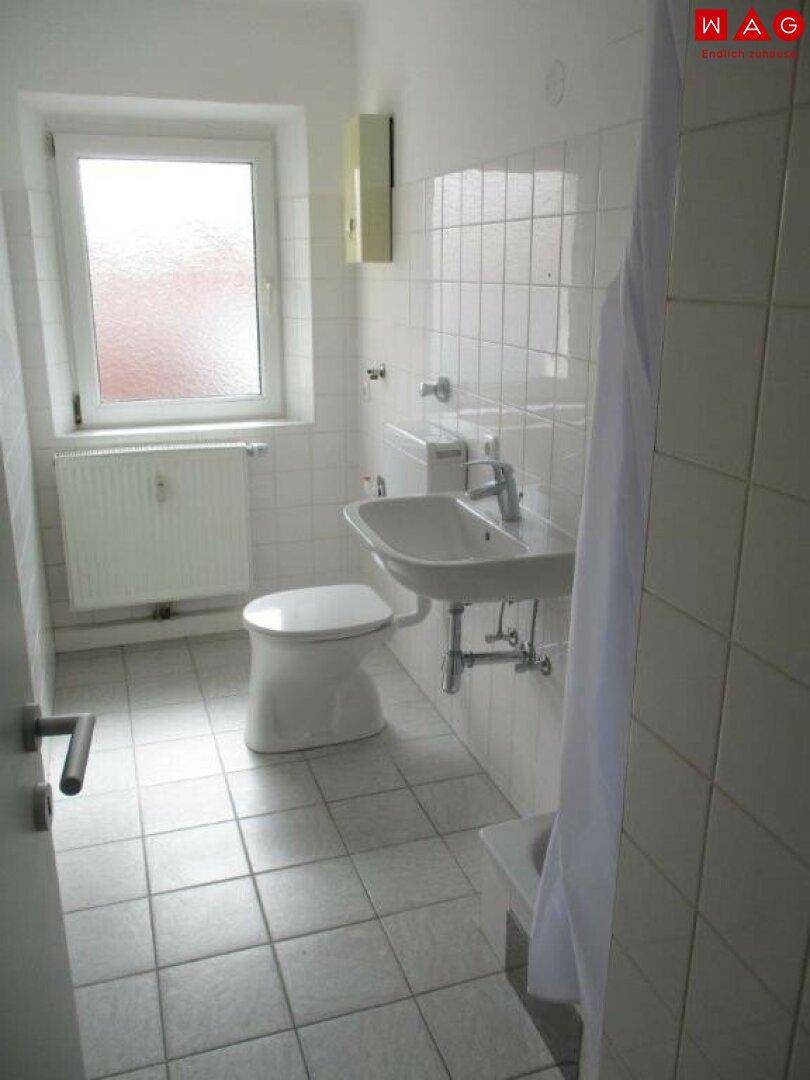 Bad mit Dusche, WC