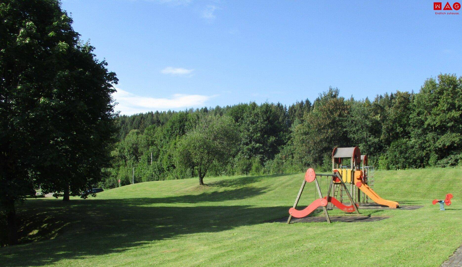 Spielplatz/Grünanlage