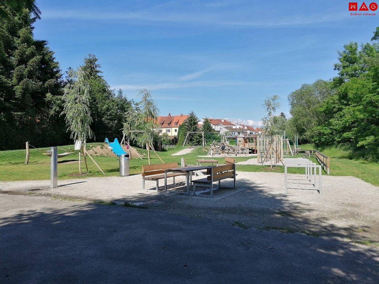 Spielplatz und Radweg an der Mur