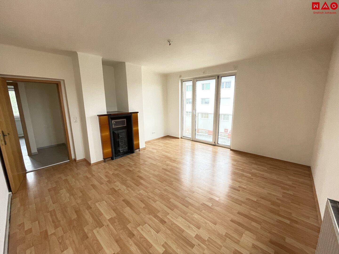 Wohnzimmer mit Balkon