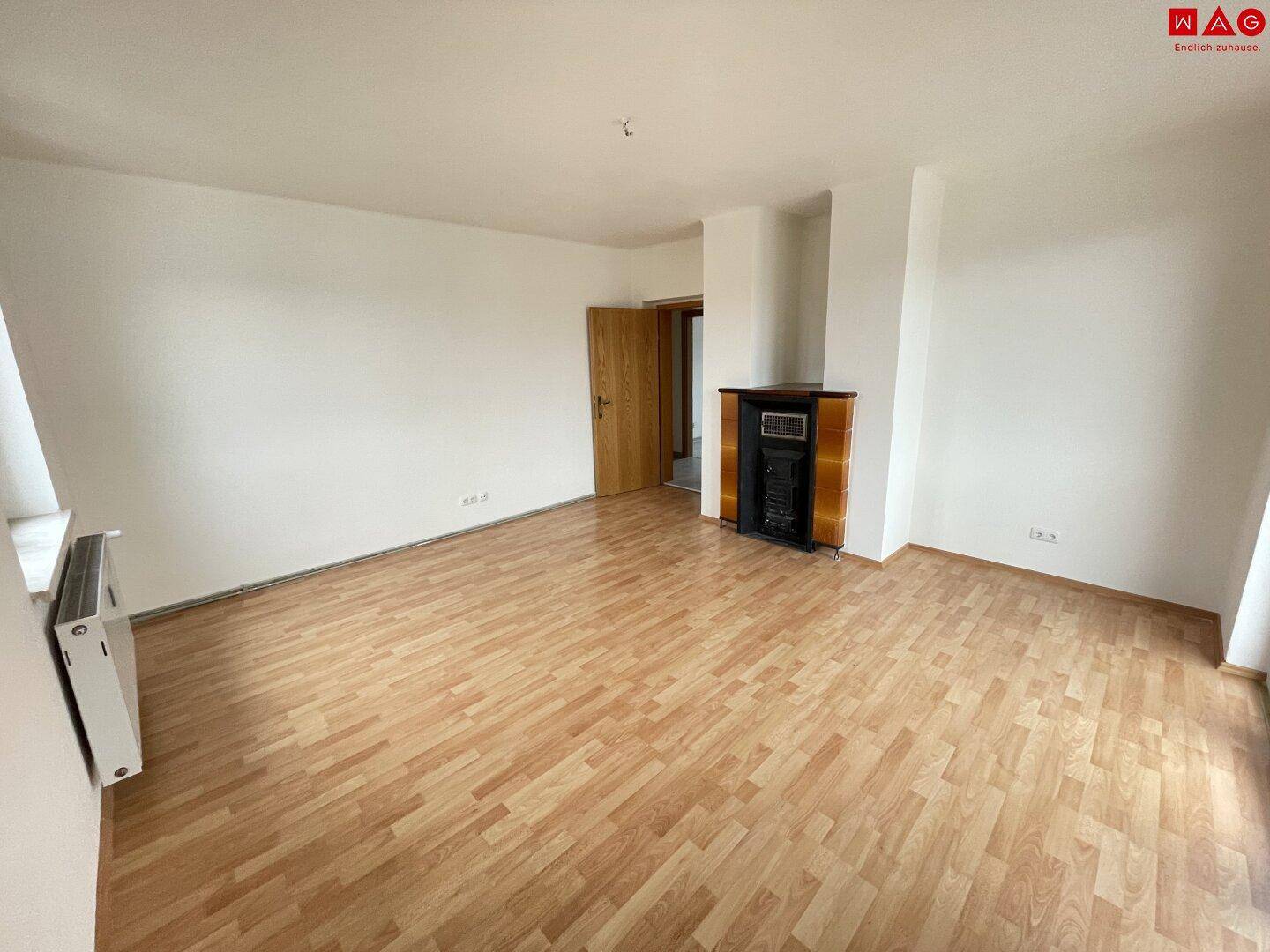 Wohnzimmer mit Balkon