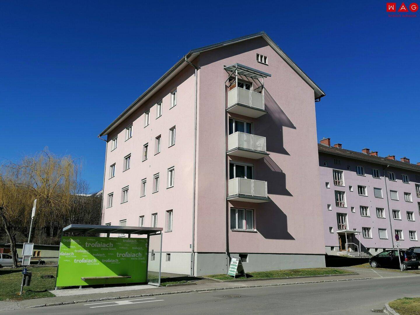 Gebäudeansicht Hauszugang Balkonseite