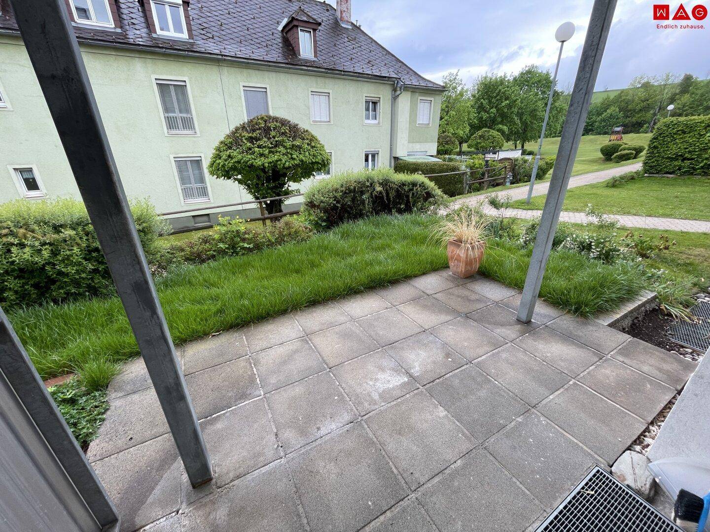 Terrasse mit kleinem Garten
