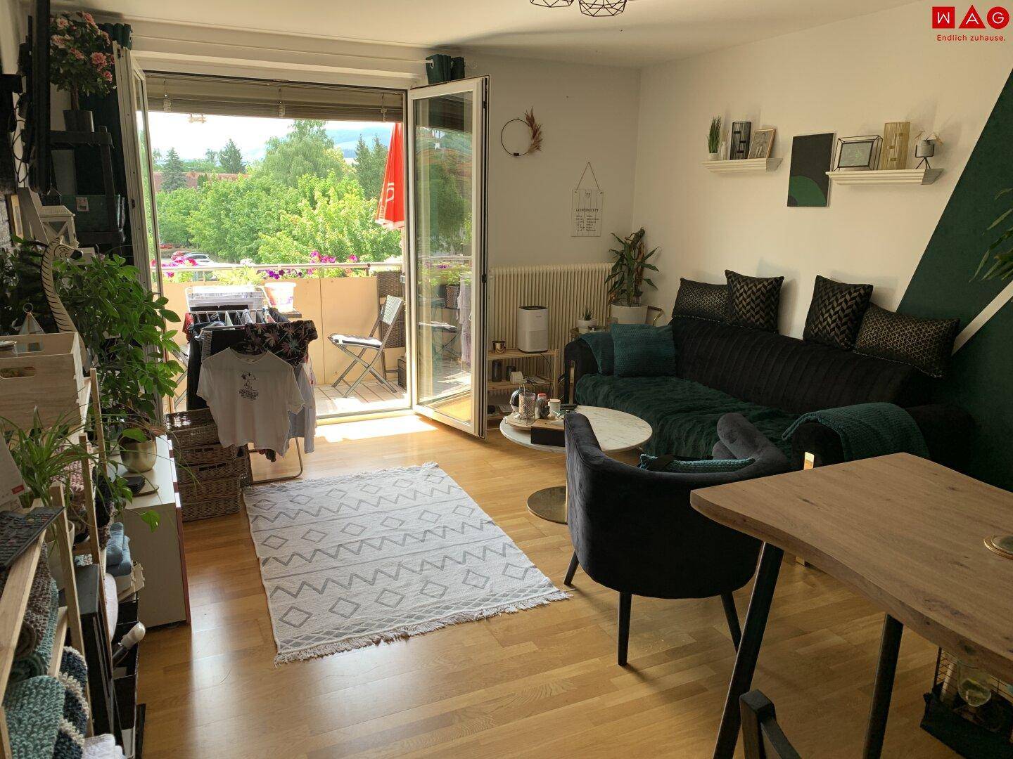 Wagnerstraße 28, Wohnzimmer, Balkon mit Blick ins Grüne