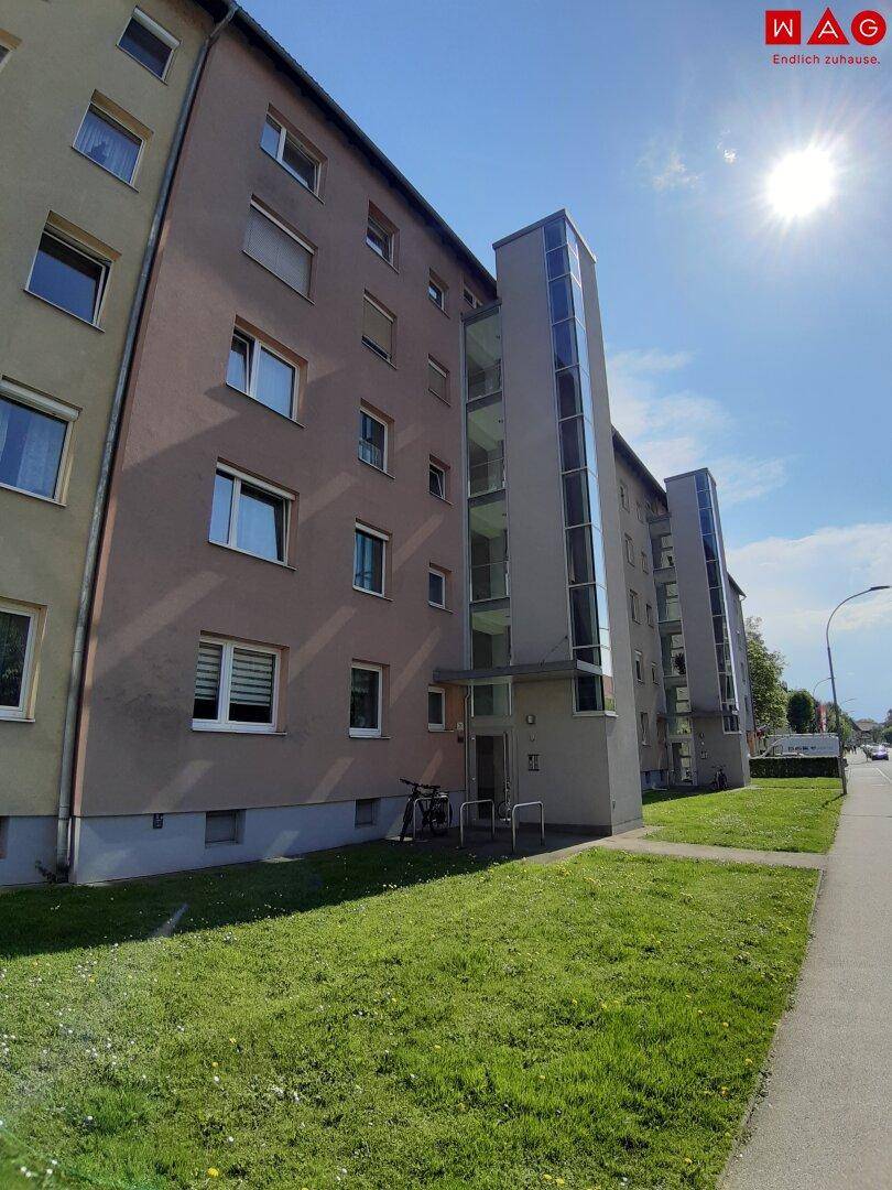 Wagnerstraße 28, Eingangsbereich mit Lift
