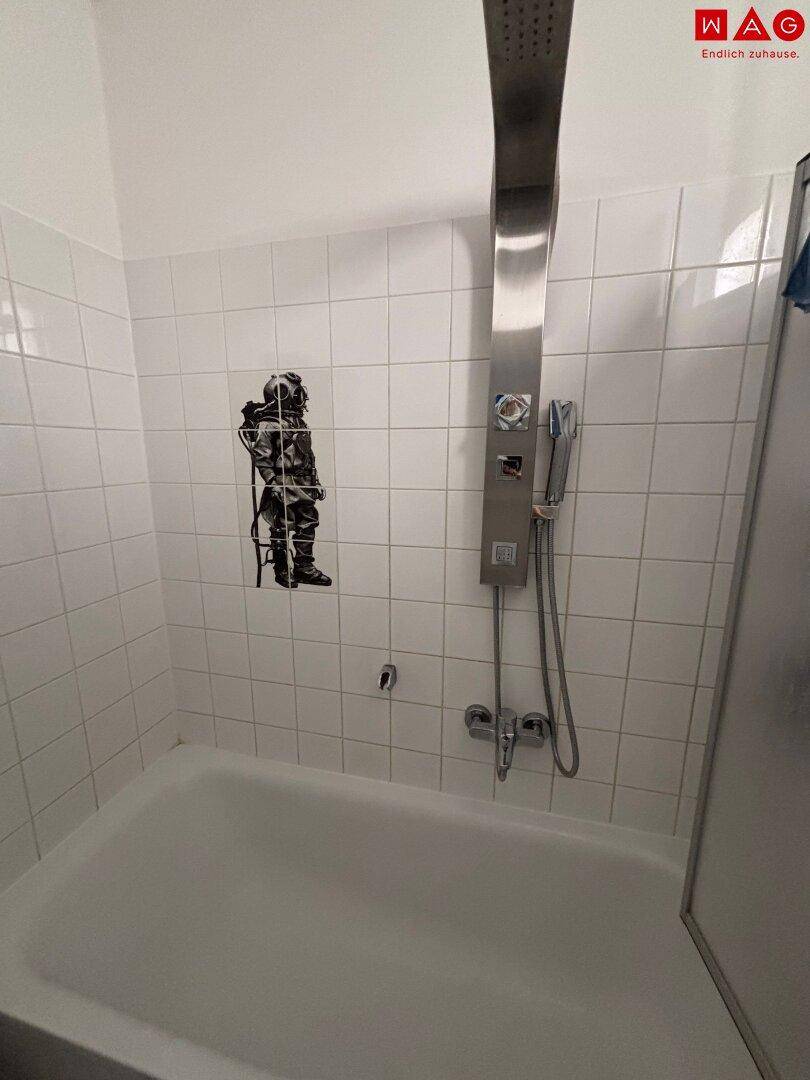 Bad mit Badewanne