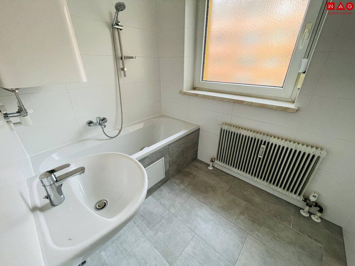 Badezimmer mit Badewanne