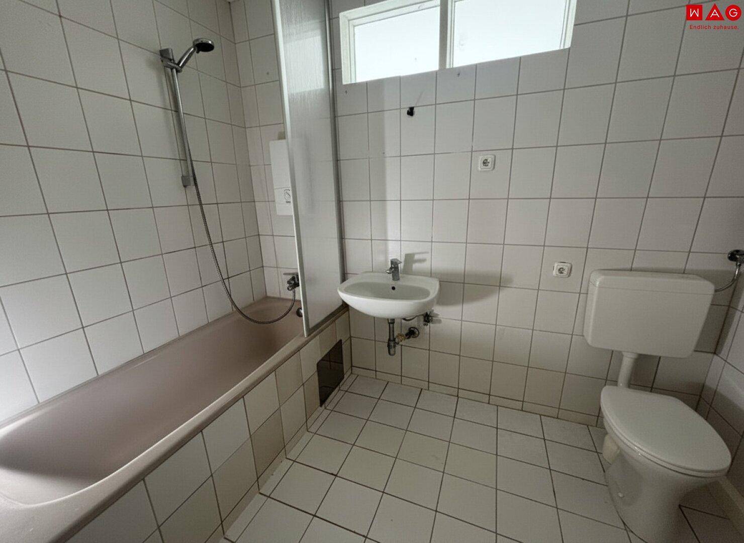 Badezimmer (VOR SANIERUNG)