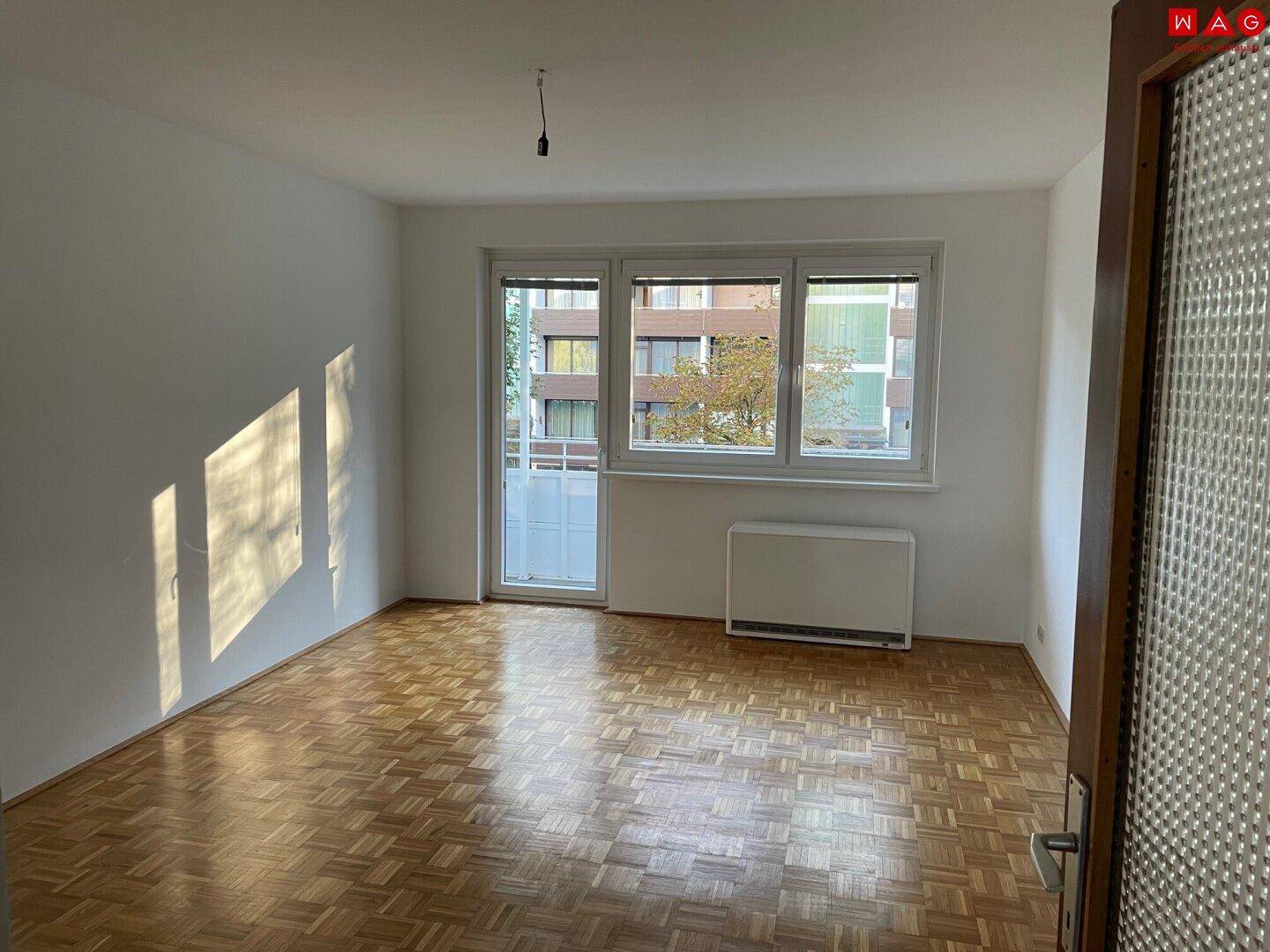 Wohnzimmer mit Ausgang auf den Balkon