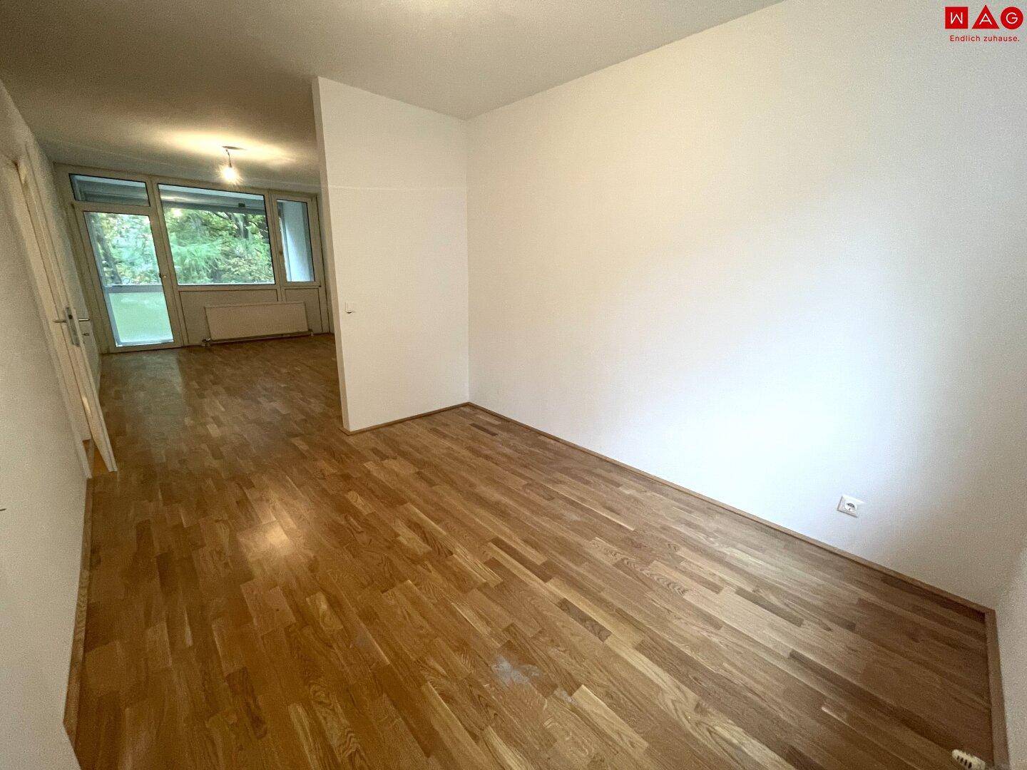 Eßzimmer mit Bilck ins Wohnzimmer