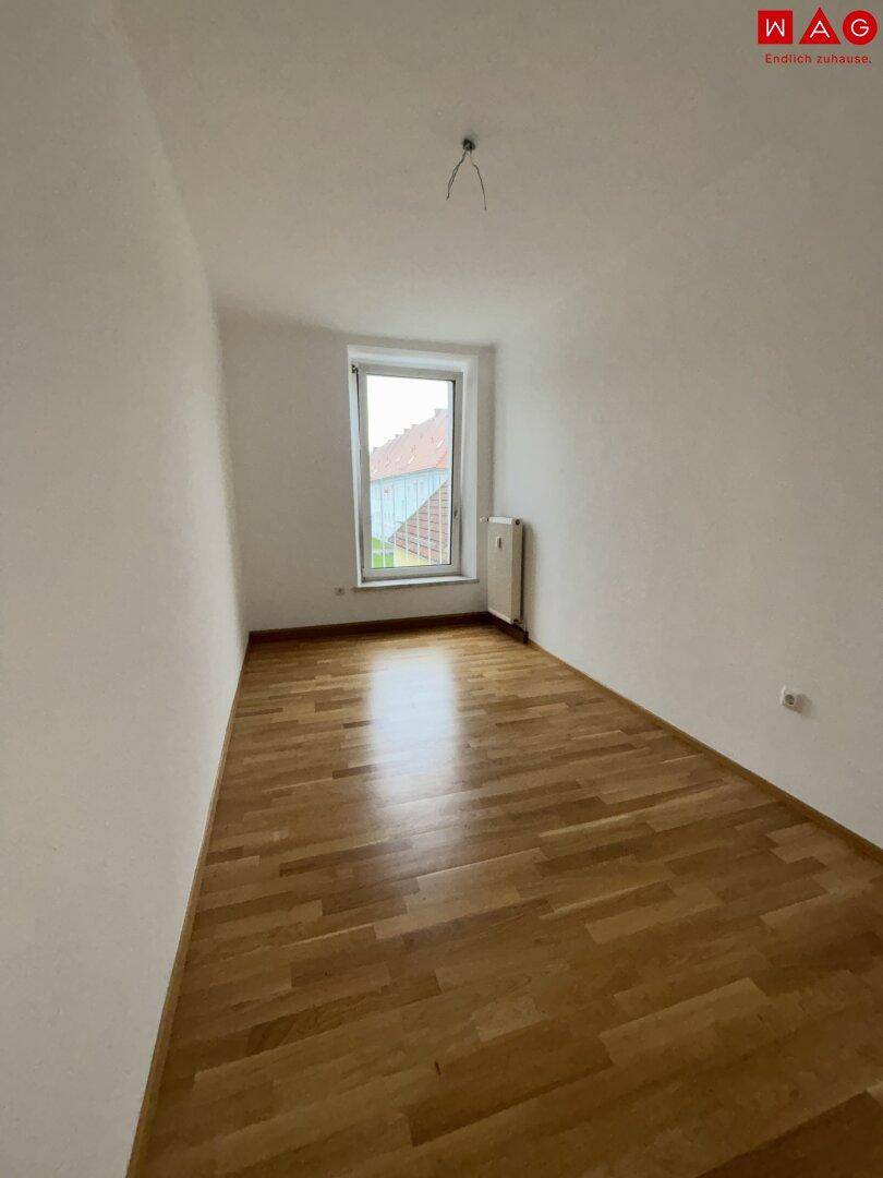 Kinderzimmer (VOR Ausbesserungsarbeiten)