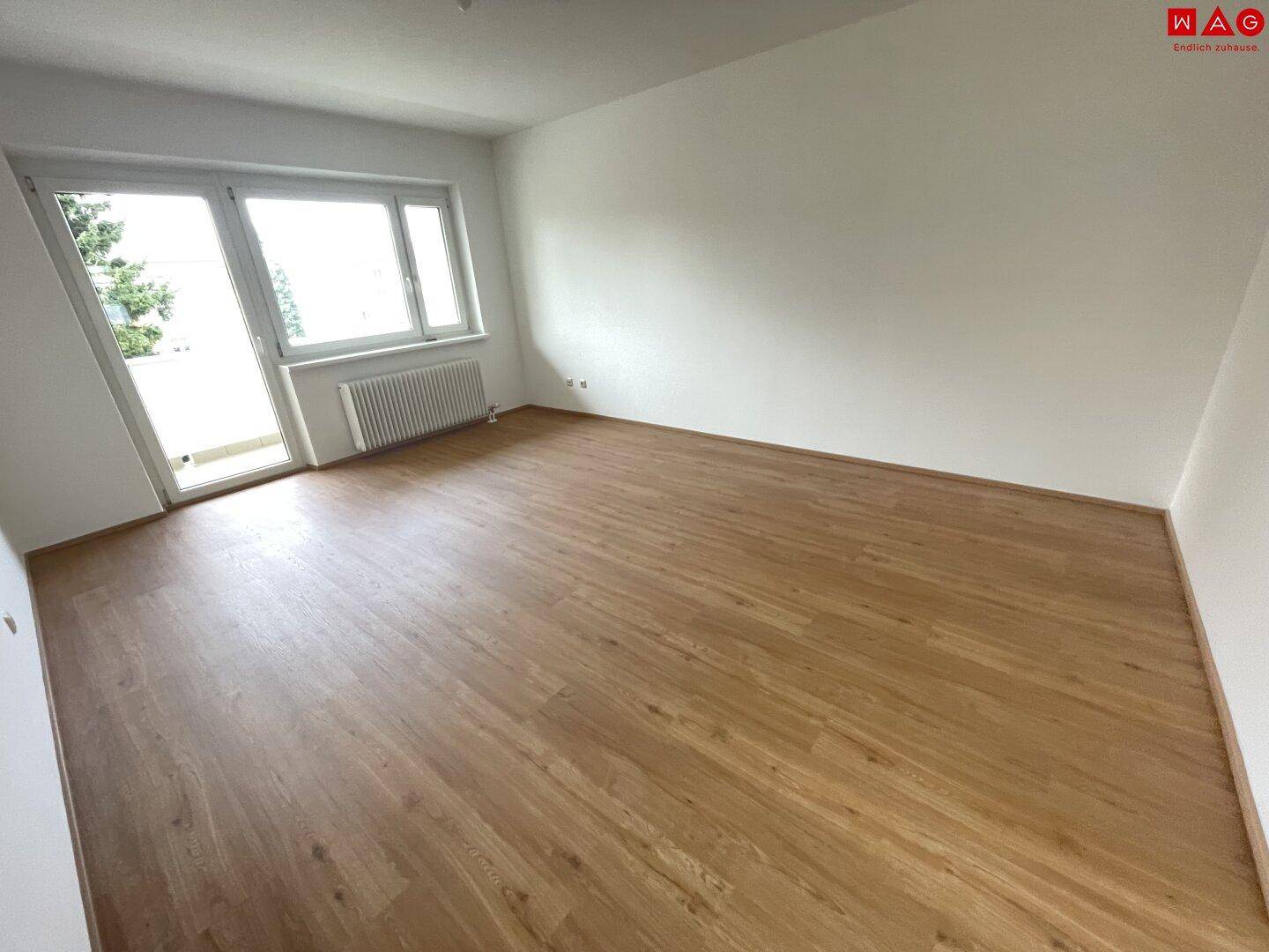 Wohnzimmer mit Balkon