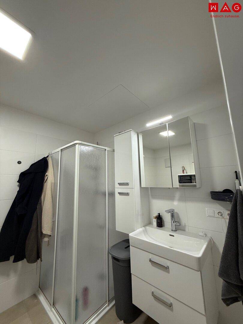 Badezimmer mit Dusche