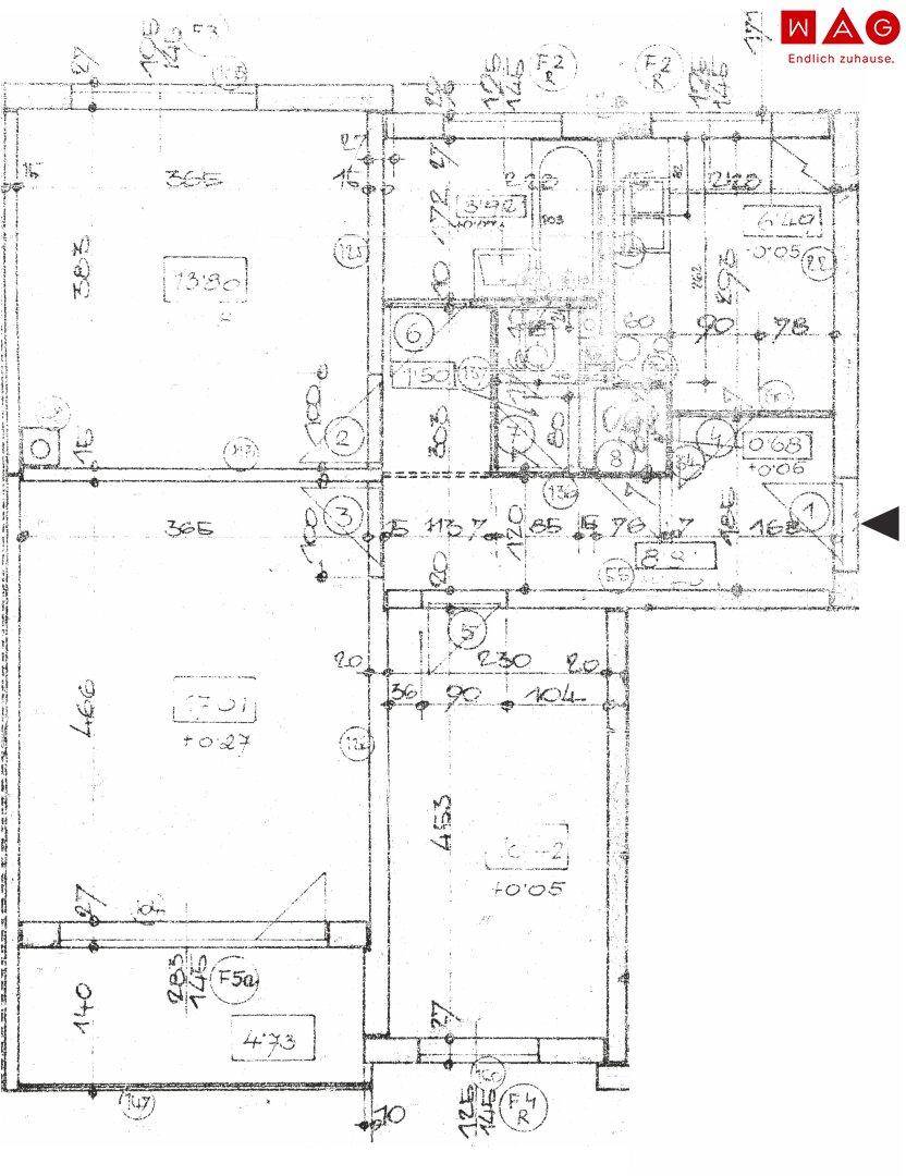 Detaillierter Grundriss einer Wohnung mit mehreren Räumen und Bemaßungen.