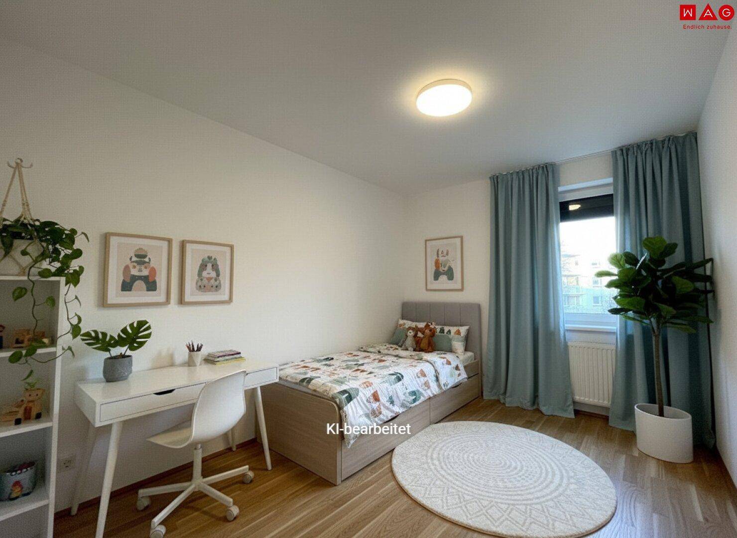 Kinderzimmer mit Einzelbett, Schreibtisch und Fenster, hell und freundlich eingerichtet.