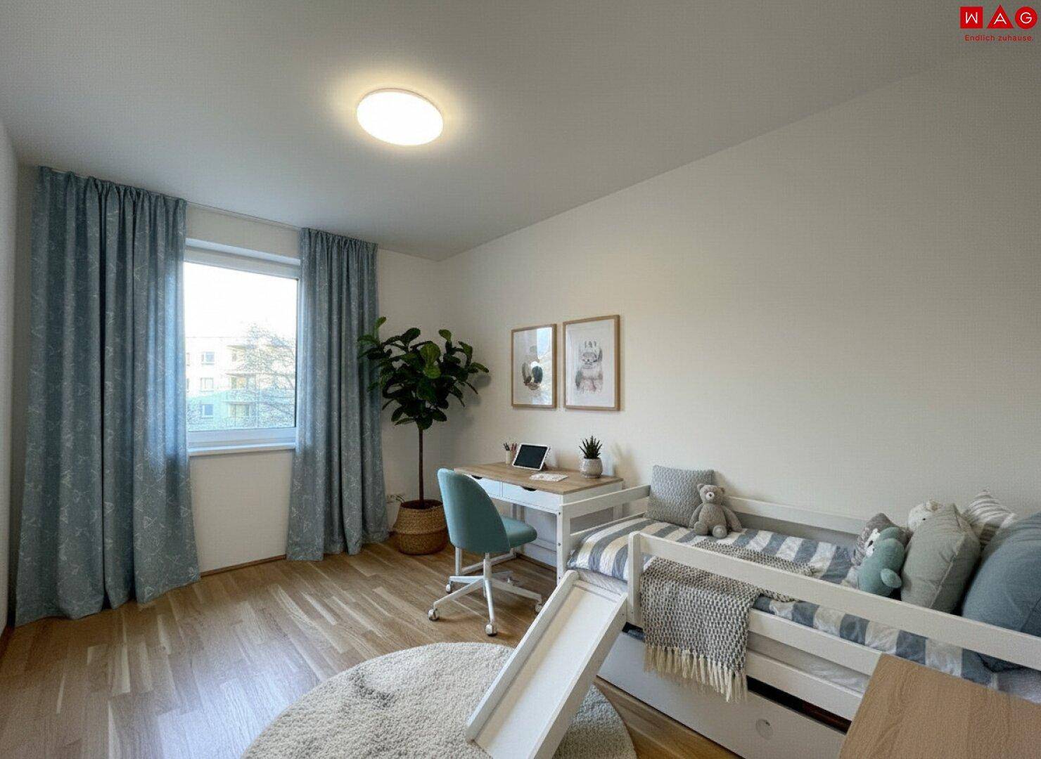 Kinderzimmer mit Holzboden, Fenster und kindgerechter Einrichtung.