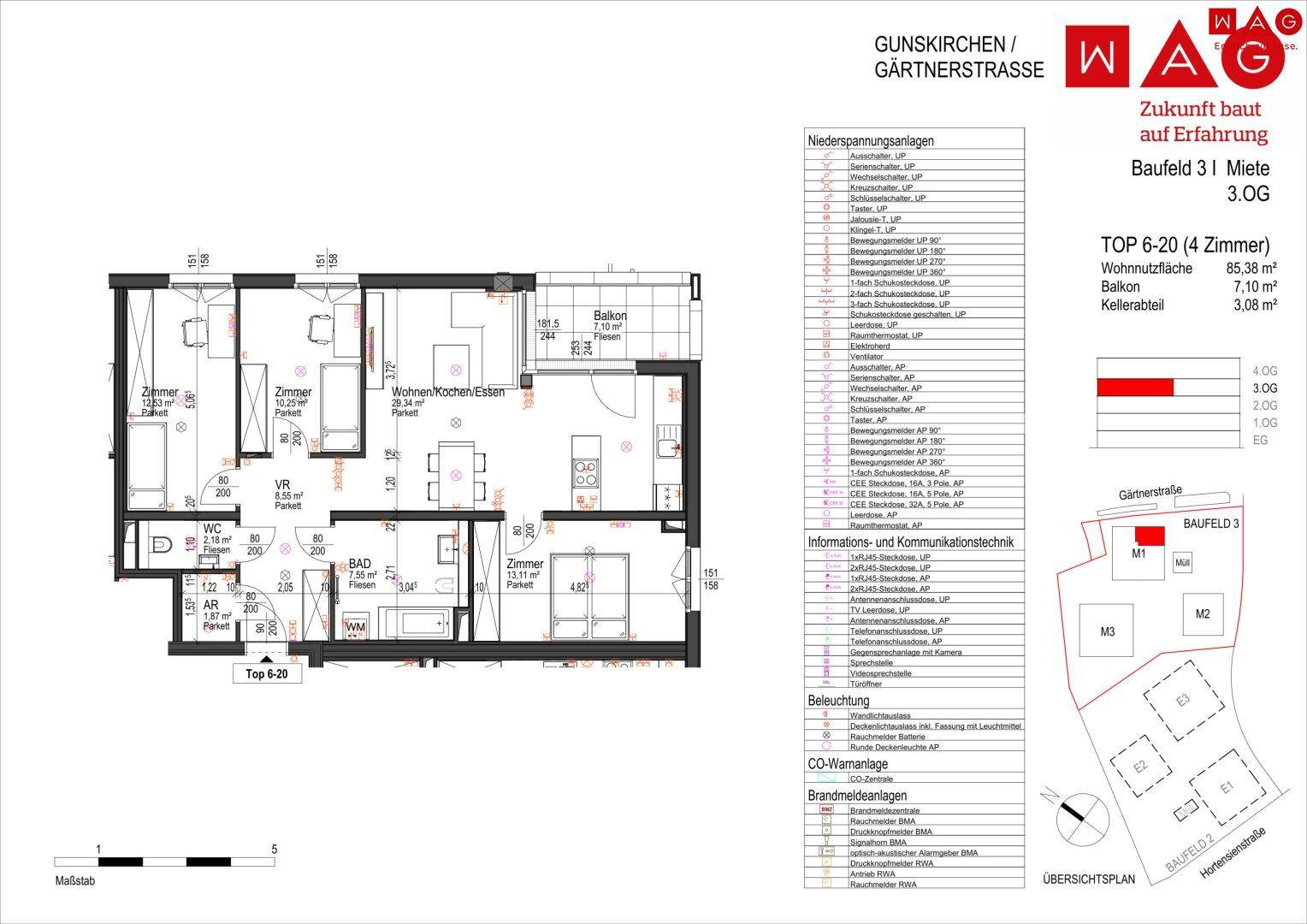 Detaillierter Grundriss einer 4-Zimmer-Wohnung mit Balkon und technischen Spezifikationen.