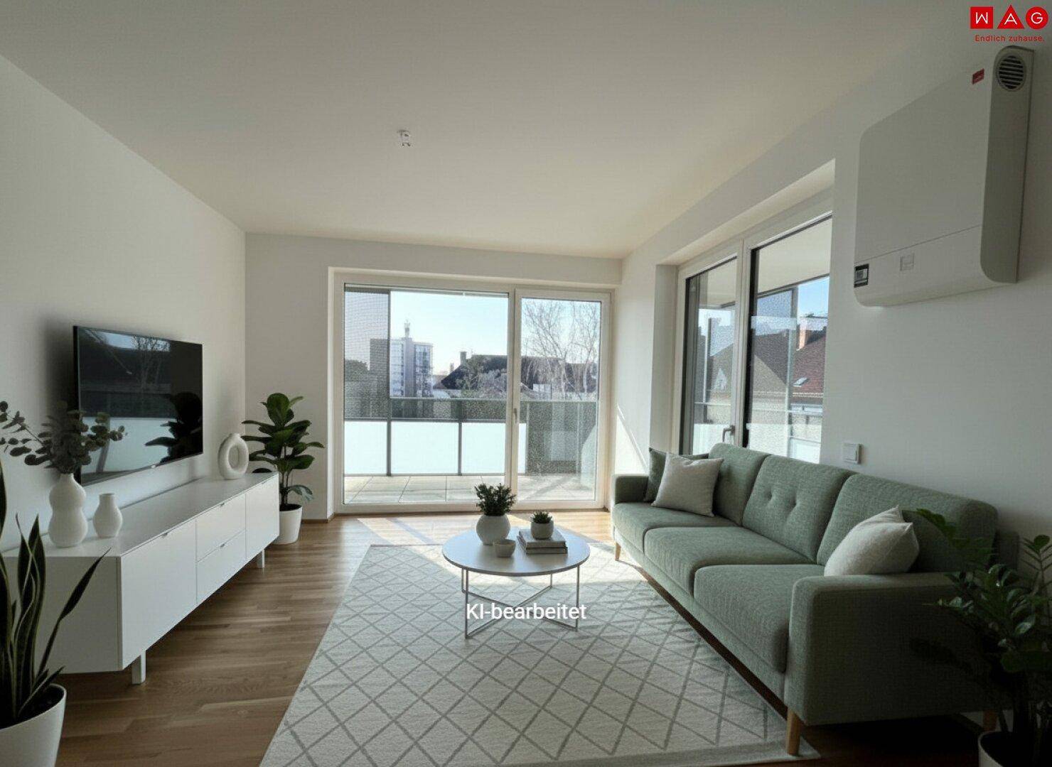 Helles Wohnzimmer mit modernem Sofa, Holzboden und Zugang zu einem Balkon.