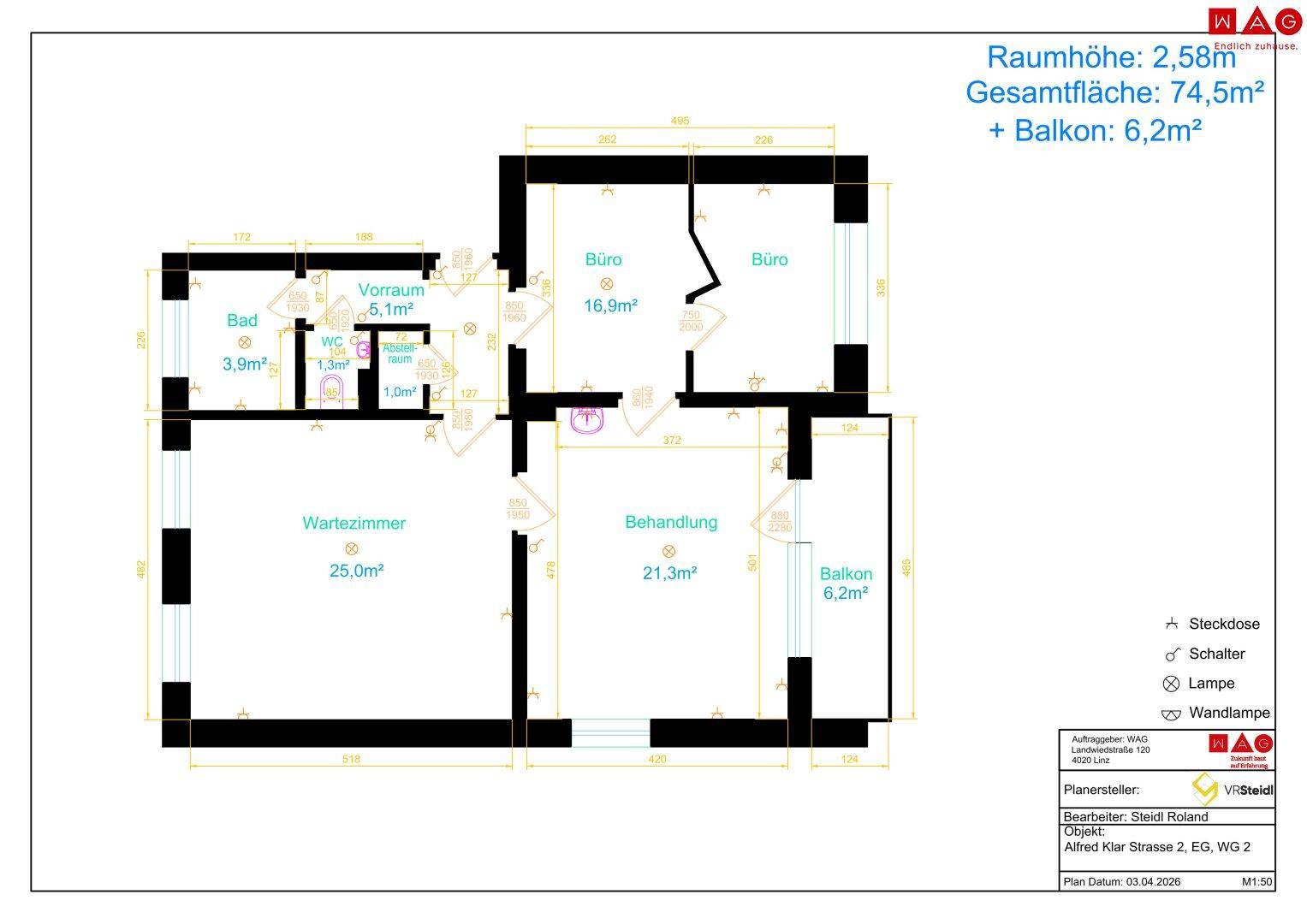 Grundriss einer Einheit mit Wartezimmer, Behandlungsraum, zwei Büros und Balkon.