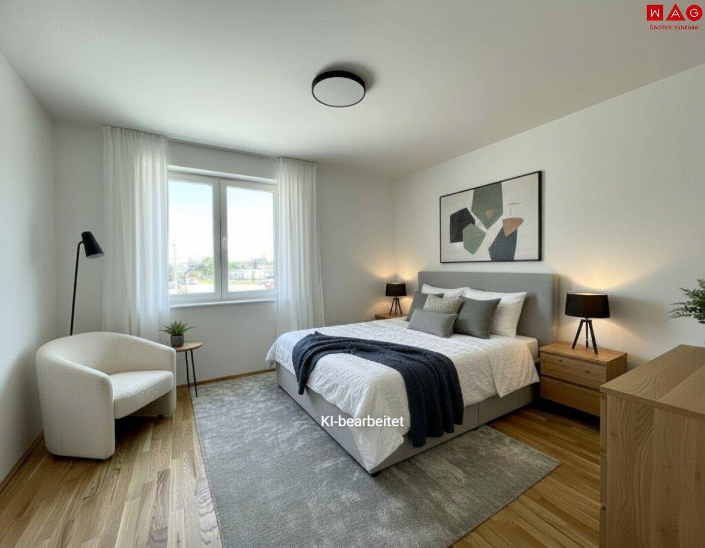 Gemütliches Schlafzimmer mit Doppelbett, Holzboden und großem Fenster, hell und modern eingerichtet.