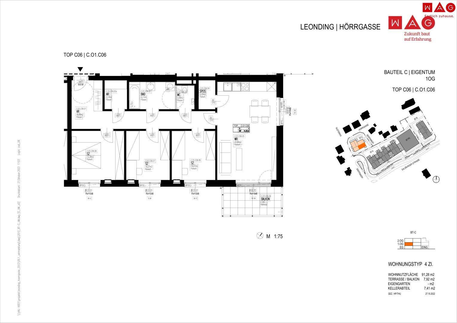 Detaillierter Grundriss einer Wohnung mit offener Küche, mehreren Zimmern und Balkonzugang zum Garten.