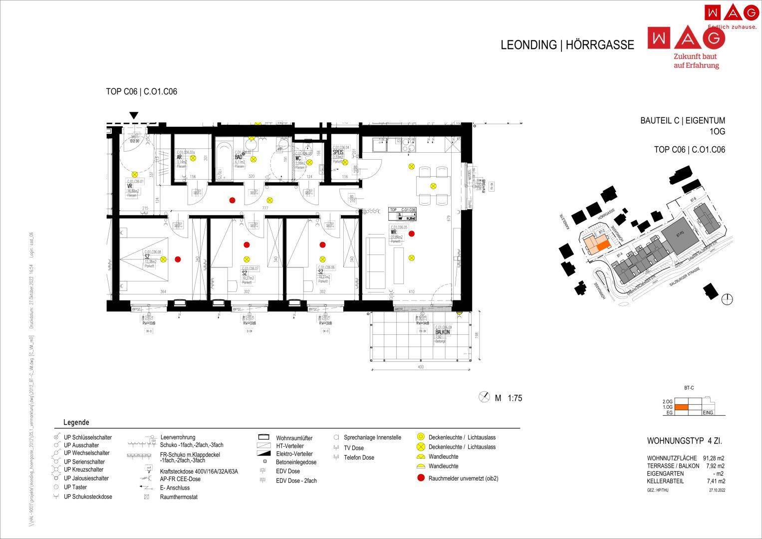 Grundriss der Wohnung mit eingezeichneten Elektroinstallationen und einer Legende für die Raumfunktionen.