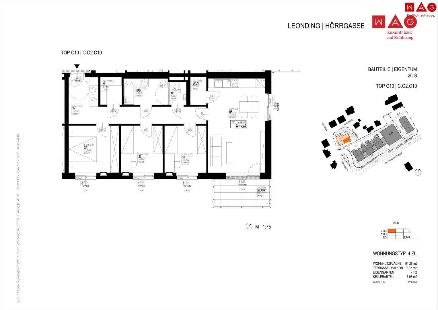 Detaillierter Grundriss einer Wohnung mit mehreren Zimmern, Balkon und Gartenanteil.