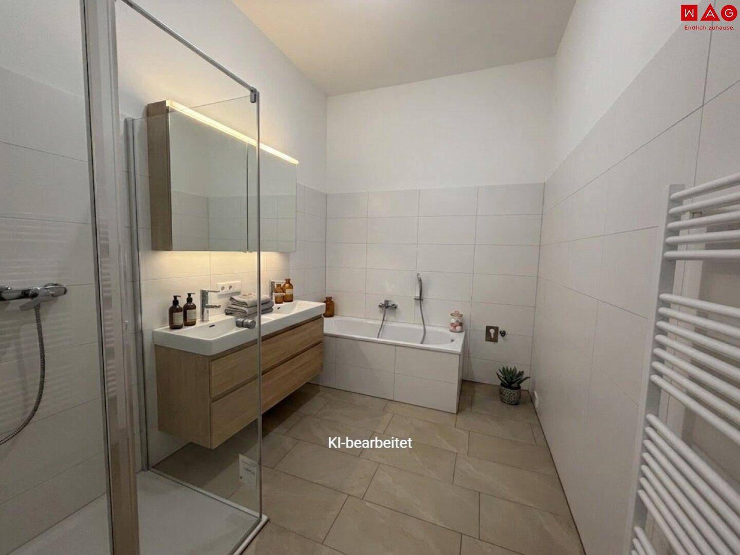 Stilvolles Badezimmer mit Holzwaschtisch, Spiegelschrank, Dusche und Badewanne.