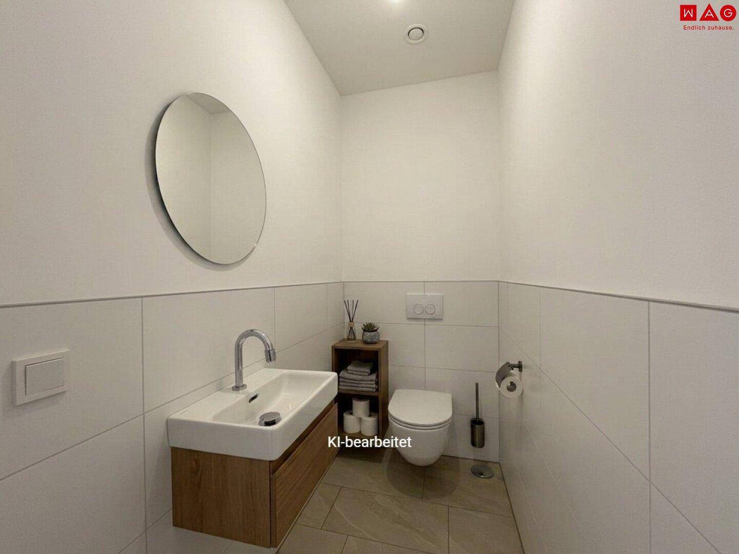 KI-bearbeitetes Gäste-WC mit wandhängender Toilette, modernem Waschbecken und rundem Spiegel.