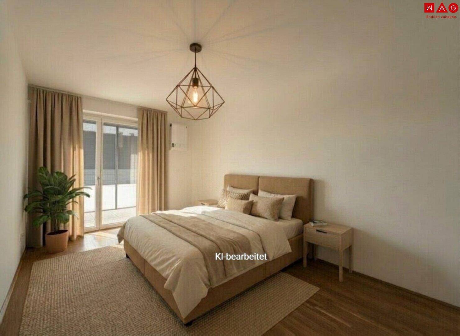 Gemütliches Schlafzimmer mit Doppelbett, Parkettboden und Zugang zu einem Balkon.
