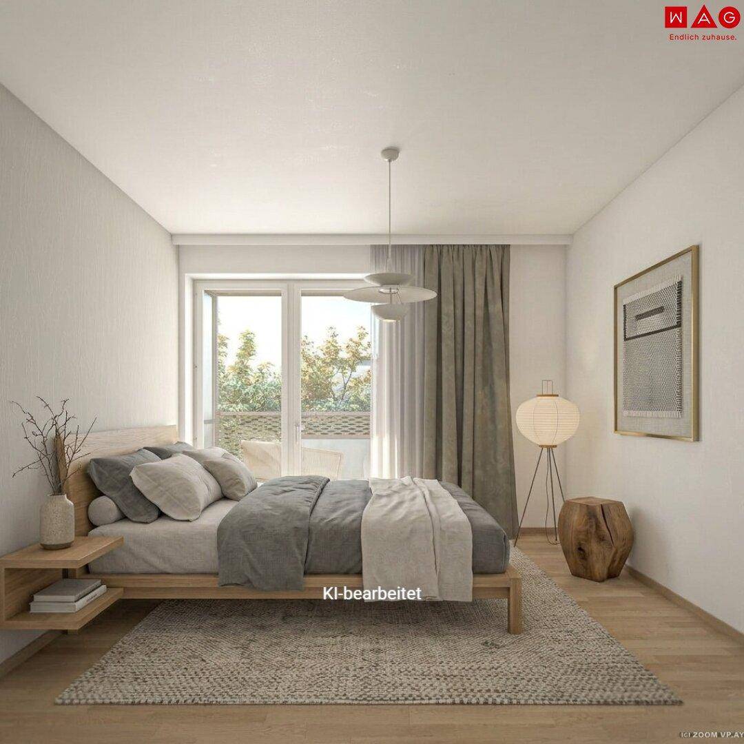 Helles Schlafzimmer mit modernem Holzbett, Parkettboden und Zugang zum Balkon mit Grünblick.