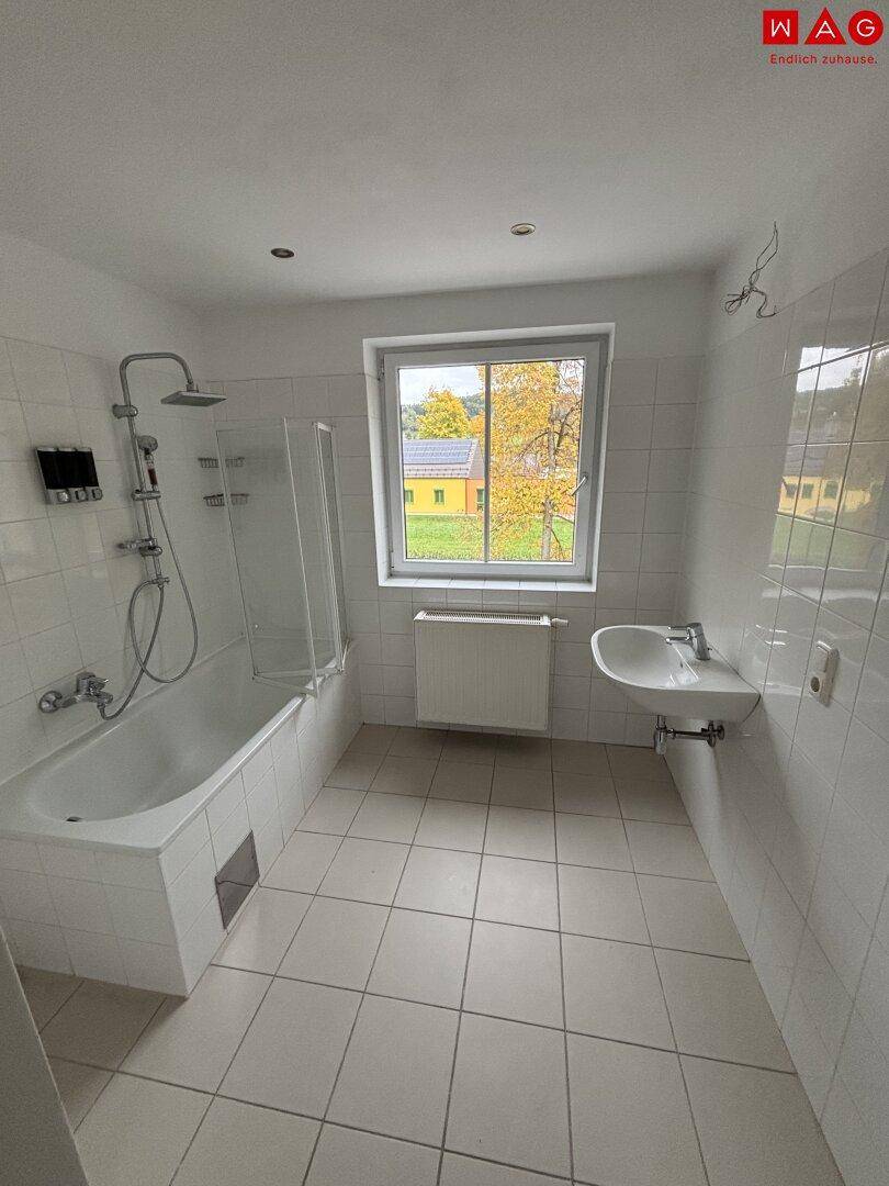 Badezimmer mit Wanne