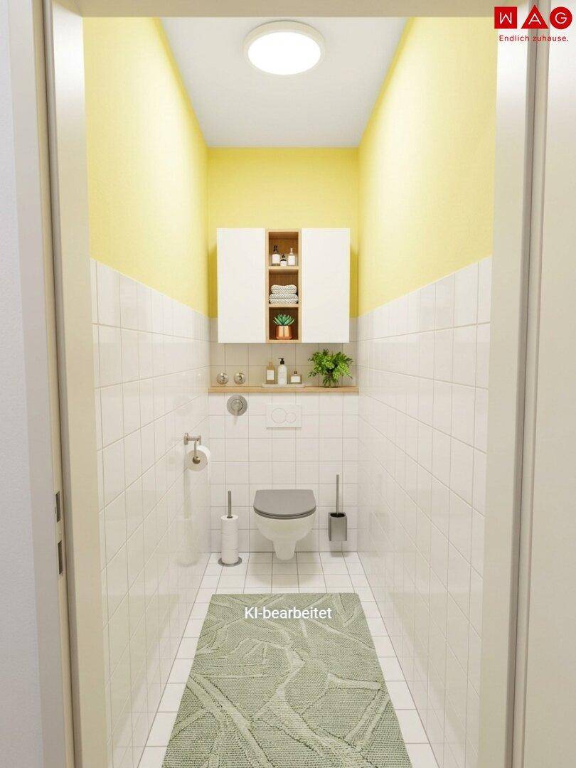 Separates WC mit weißen Fliesen und gelber Akzentwand, ausgestattet mit Wand-WC und Stauraum.