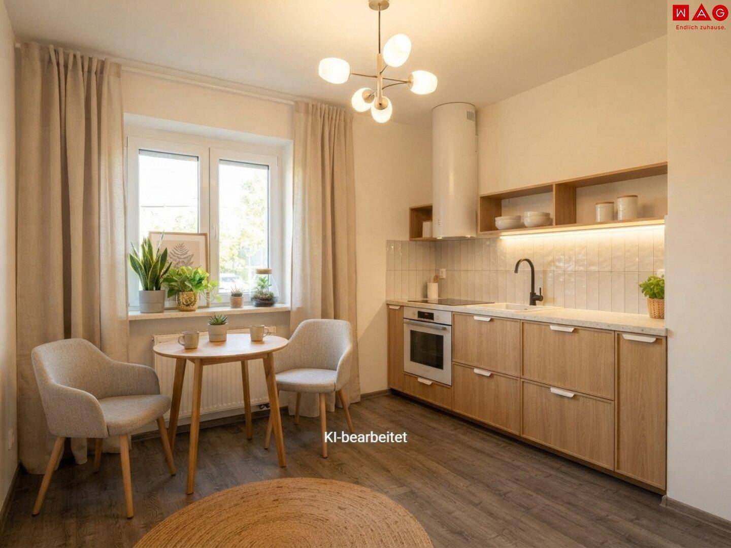 Moderne Küche mit Holzelementen, integrierten Geräten und kleinem Essbereich.