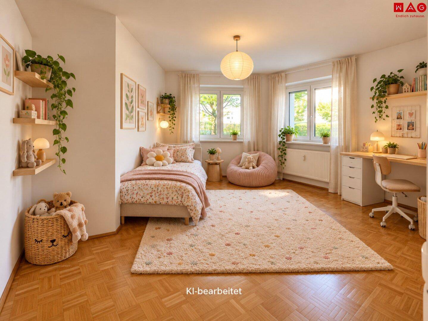 Freundliches Kinderzimmer mit Parkettboden, Schreibtisch und viel Tageslicht.
