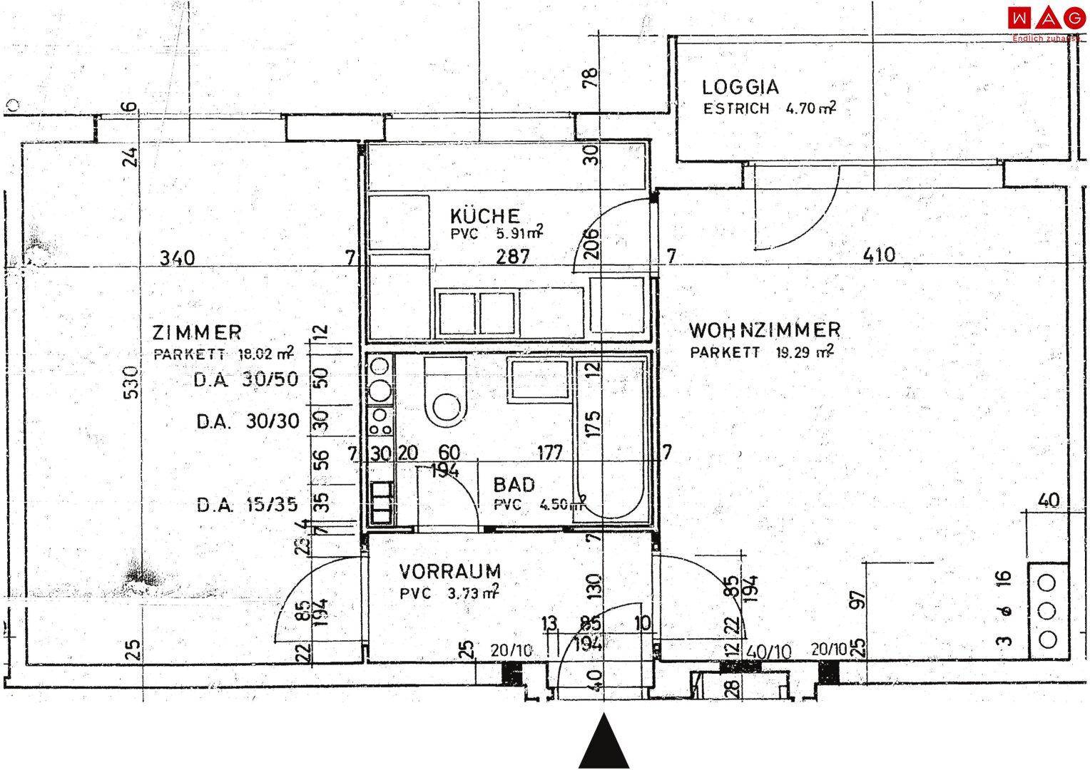Grundriss einer Wohnung mit Zimmer, Küche, Bad, Wohnzimmer und Loggia.