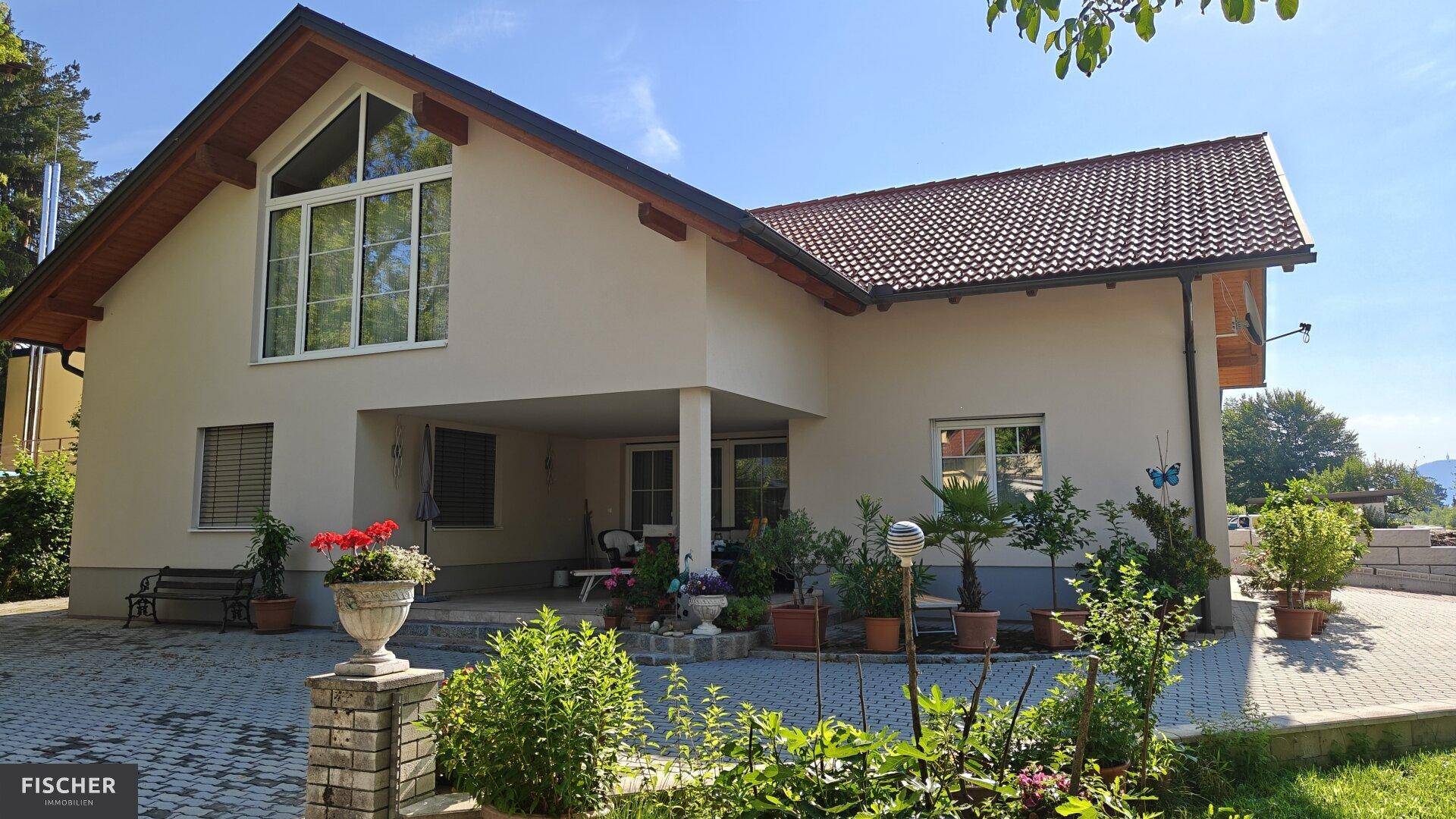 Neuwertiges, großzügiges Wohnhaus in Velden am Wörther See – Wfl: 250m², Terrasse, Kachelofen, Fußbodenheizung - Ansicht 5