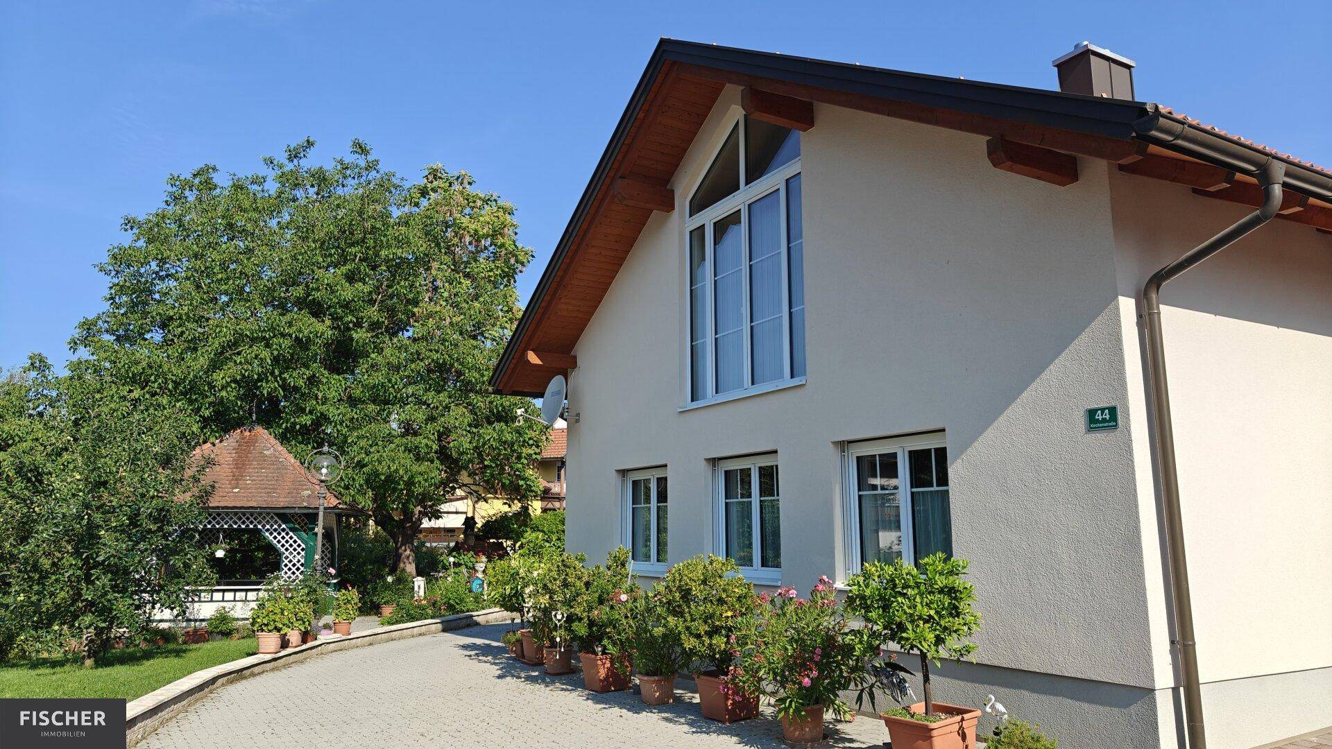Neuwertiges, großzügiges Wohnhaus in Velden am Wörther See – Wfl: 250m², Terrasse, Kachelofen, Fußbodenheizung - Ansicht 3