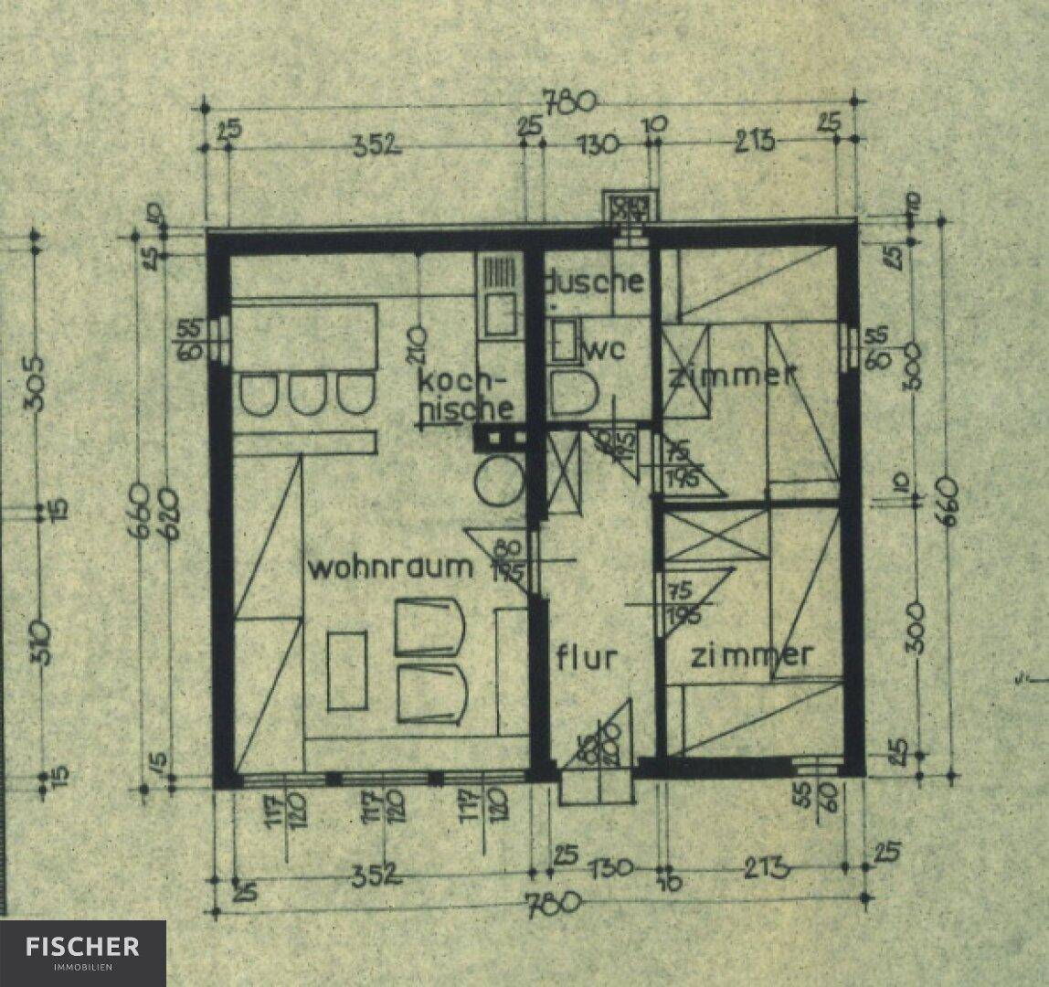 Grundriss eines kleinen Hauses mit Wohnraum, Kochnische, zwei Zimmern, Flur, Dusche und separatem WC.