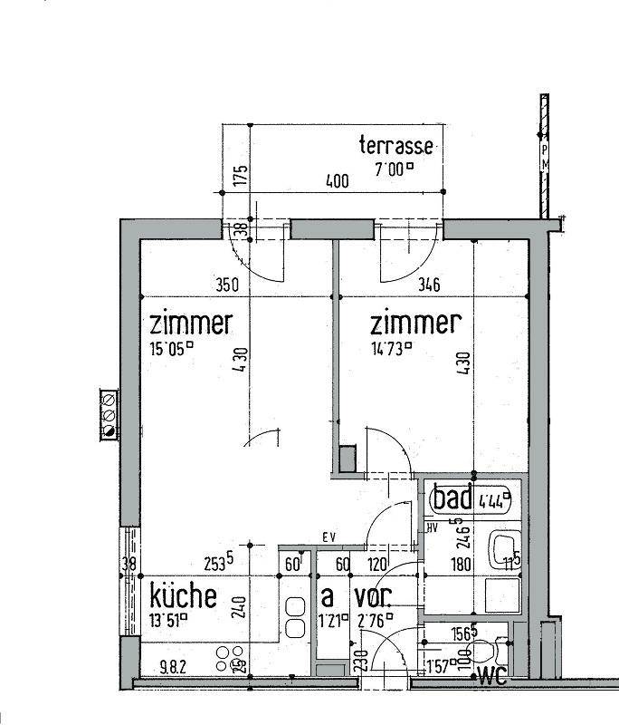 Grundriss einer Wohnung mit zwei Zimmern, Küche, Bad, WC und Terrasse.