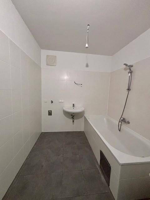 Helle 3-Zimmer-Wohnung mit Balkon und Tiefgaragenparkplatz - geförderte Miete ODER geförderte Miete mit Kaufoption - 3 Zimmer - Widok 5
