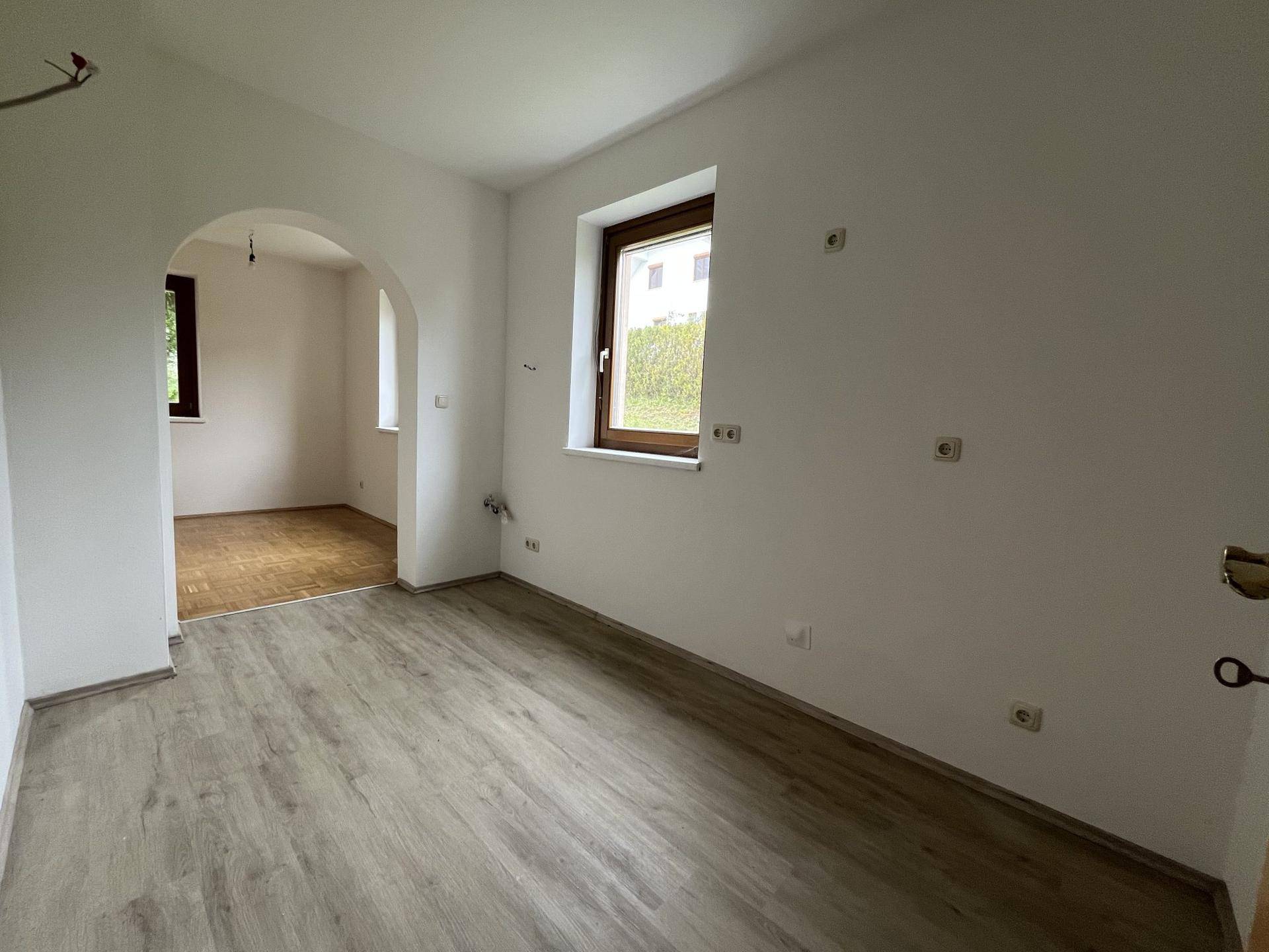 NEUE KÜCHE - TOP-4-Zimmer-Maisonettewohnung mit Terrasse und Carportparkplatz - geförderte Miete ODER geförderte Miete mit Kaufoption - 4 Zimmer - Mehr