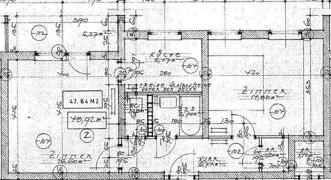 Detaillierter Grundriss einer Wohnung mit Zimmern, Küche, Bad und separatem WC, inklusive Maßen.