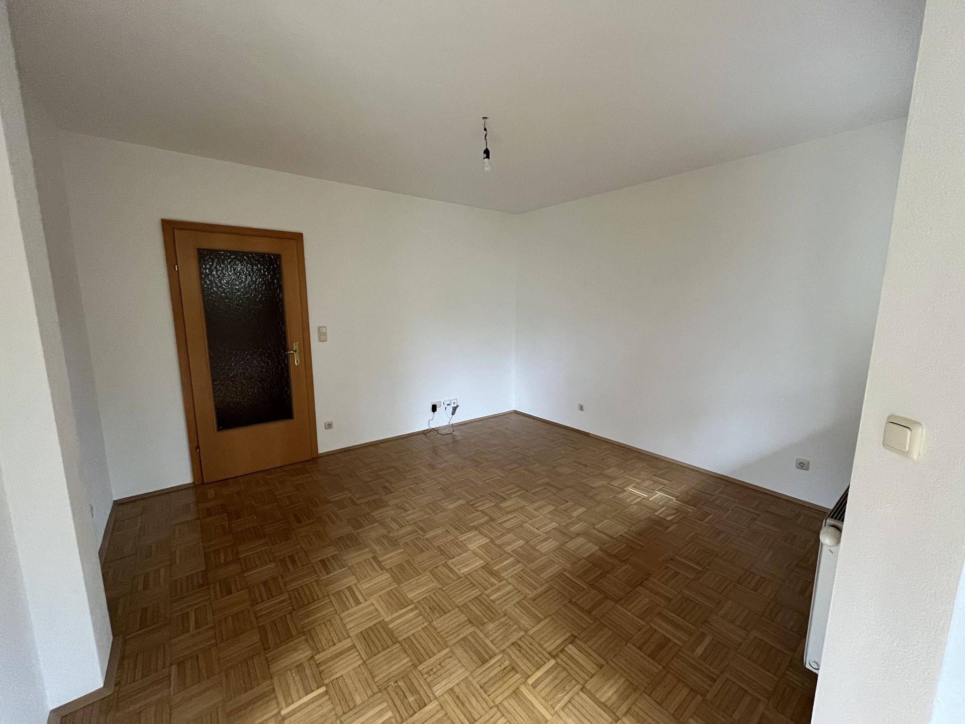 NEUE KÜCHE - TOP-4-Zimmer-Maisonettewohnung mit Terrasse und Carportparkplatz - geförderte Miete ODER geförderte Miete mit Kaufoption - 4 Zimmer - Ansicht 3